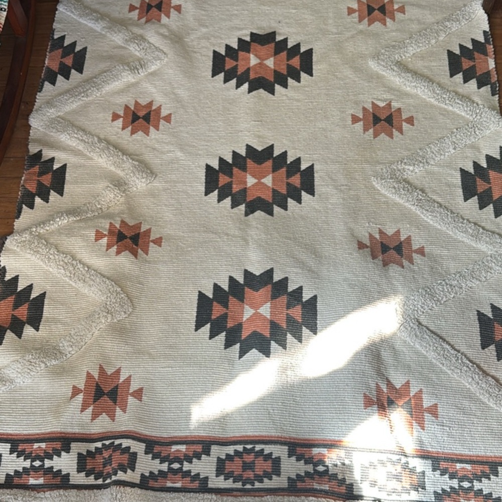 Tribal Geometric Patterned Area Rug - Cream and Black